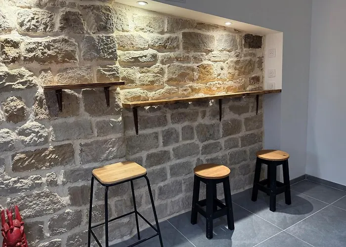 Charming Stone アパート