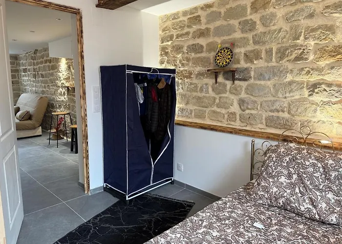 Charming Stone アパート *